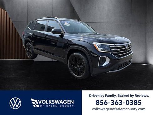 Certified 2024 Volkswagen Atlas SE FWD image 1
