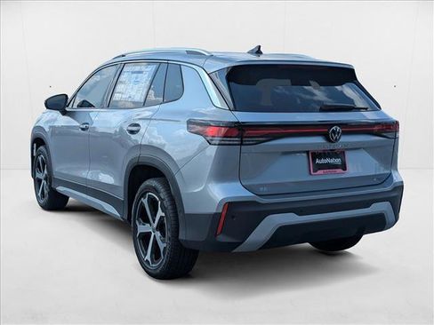 New 2025 Volkswagen Tiguan SE image 9