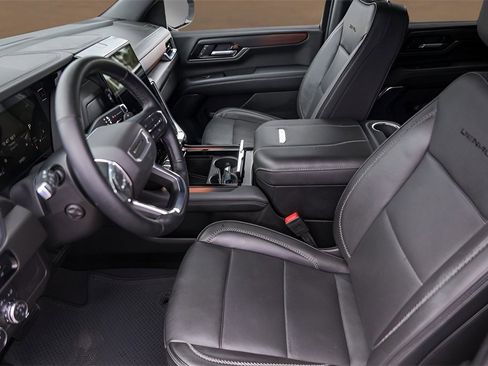 Used 2025 GMC Yukon Denali image 9