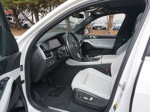 Used 2023 BMW X5 xDrive40i w/ Premium Package image 2