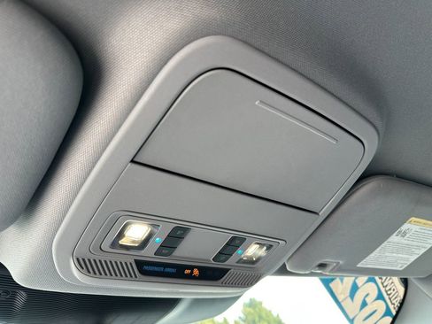 Used 2022 Ford Explorer XLT image 22