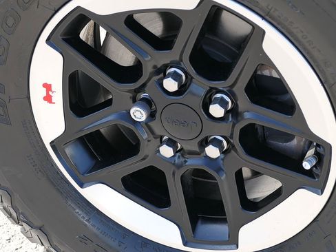 Used 2021 Jeep Wrangler Unlimited Rubicon AWD/4WD image 10