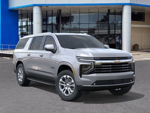 New 2026 Chevrolet Suburban LT image 7