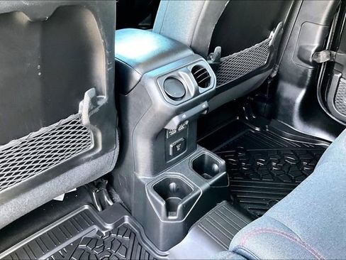 Used 2024 Jeep Wrangler Unlimited Rubicon AWD/4WD image 32