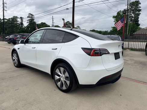 Used 2021 Tesla Model Y Long Range image 5