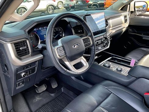 Used 2022 Ford Expedition Max XLT image 13
