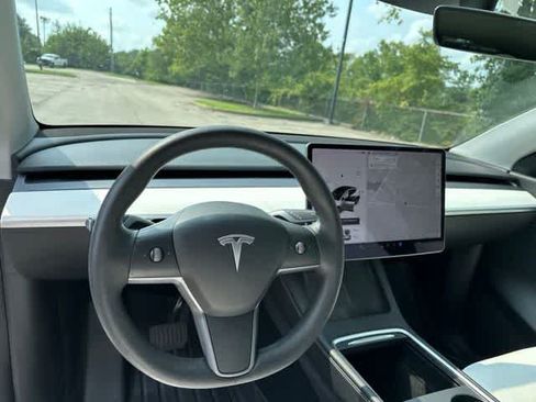 Used 2021 Tesla Model Y Long Range AWD/4WD image 13