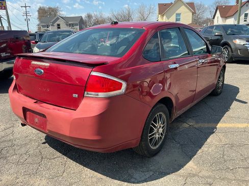 Used 2010 Ford Focus SE image 3
