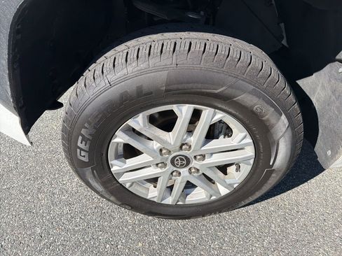 Used 2022 Toyota Tundra SR5 w/ SR5 Convenience Package image 11