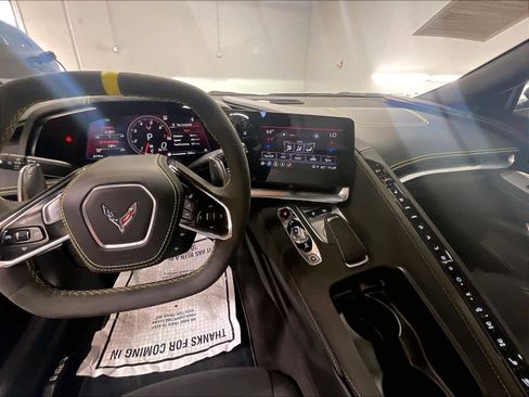 Used 2022 Chevrolet Corvette Stingray Premium Conv w/ Z51 Performance Package image 16