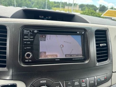 Used 2014 Toyota Sienna LE FWD image 19