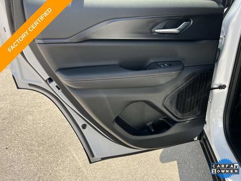 Certified 2025 Jeep Grand Cherokee Altitude w/ MOPAR Finishing Package AWD/4WD image 19