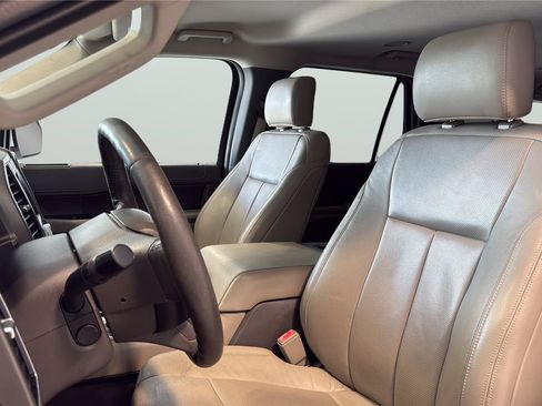 Used 2018 Ford Expedition Max XLT w/ Equipment Group 202A AWD/4WD image 12