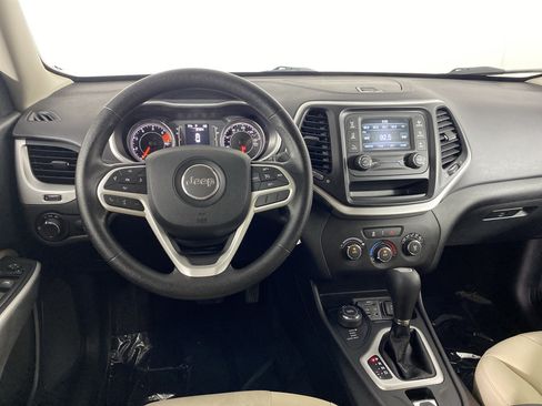 Used 2017 Jeep Cherokee Sport AWD/4WD image 33