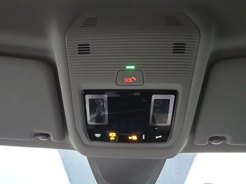 Used 2024 Volkswagen Atlas SE image 18