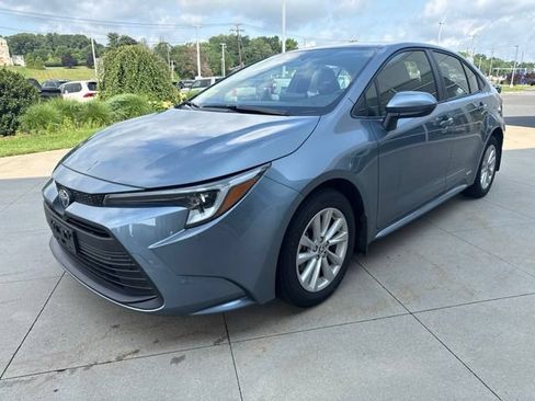 Used 2025 Toyota Corolla LE w/ LE Premium Package AWD/4WD image 3