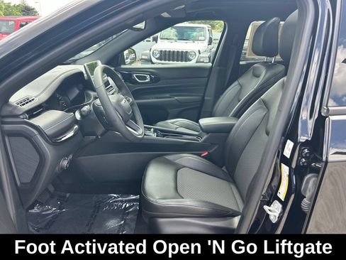 Certified 2025 Jeep Compass Latitude w/ Sun & Sound Group AWD/4WD image 10