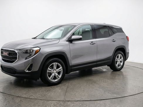Used 2024 GMC Terrain SLE FWD image 3