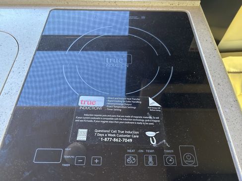 Used 2022 Mercedes-Benz Sprinter 144 Cargo image 33