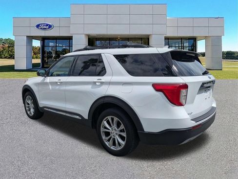 Certified 2020 Ford Explorer XLT w/ Equipment Group 202A AWD/4WD image 3