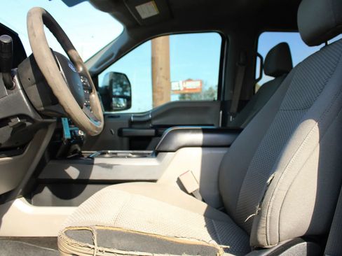 Used 2017 Ford F250 XLT w/ XLT Premium Package image 16