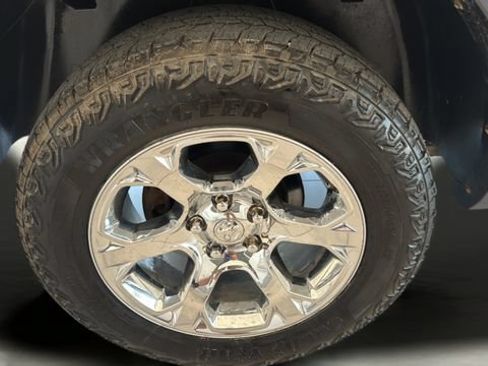 Used 2017 RAM 1500 Laramie w/ Convenience Group AWD/4WD image 21