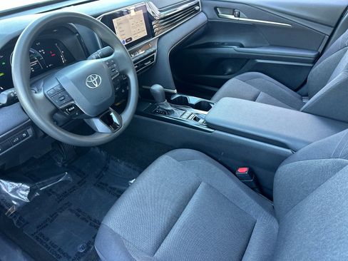 Used 2025 Toyota Camry LE image 9