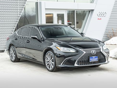 Used 2019 Lexus ES 350 Ultra Luxury image 2