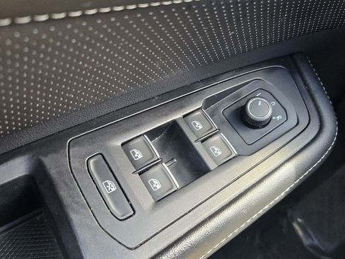 Used 2024 Volkswagen Atlas Cross Sport SE image 28