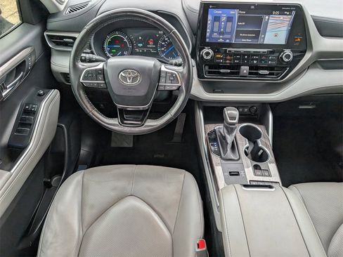 Used 2020 Toyota Highlander Limited image 11