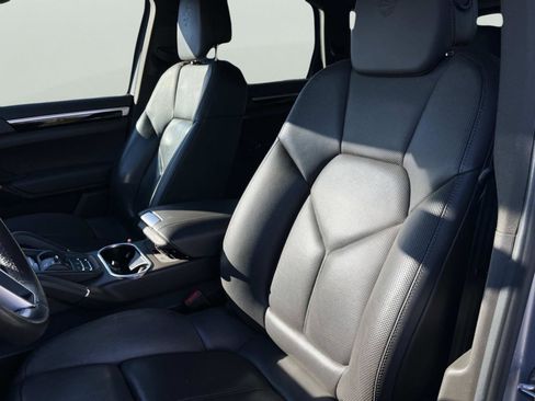 Used 2017 Porsche Cayenne Platinum Edition image 21