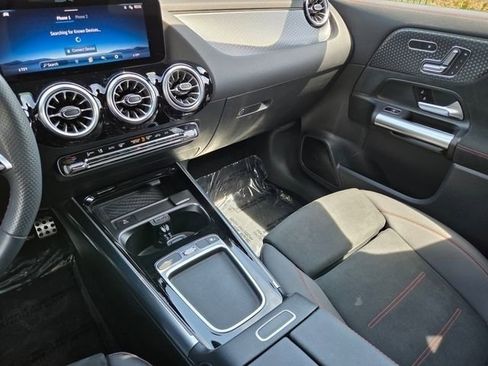 Used 2025 Mercedes-Benz GLA 250 4MATIC image 33