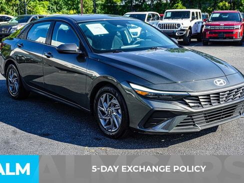 Used 2024 Hyundai Elantra SEL FWD image 3