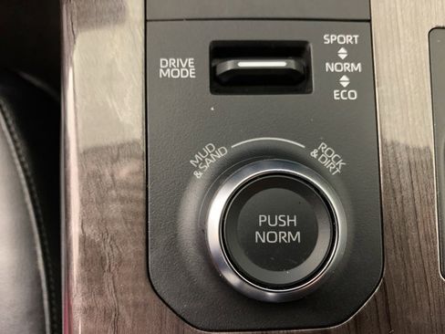 Used 2023 Toyota Highlander Limited image 30