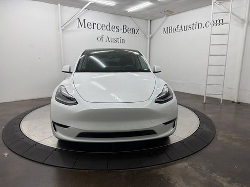 Used 2022 Tesla Model Y Long Range AWD/4WD image 2