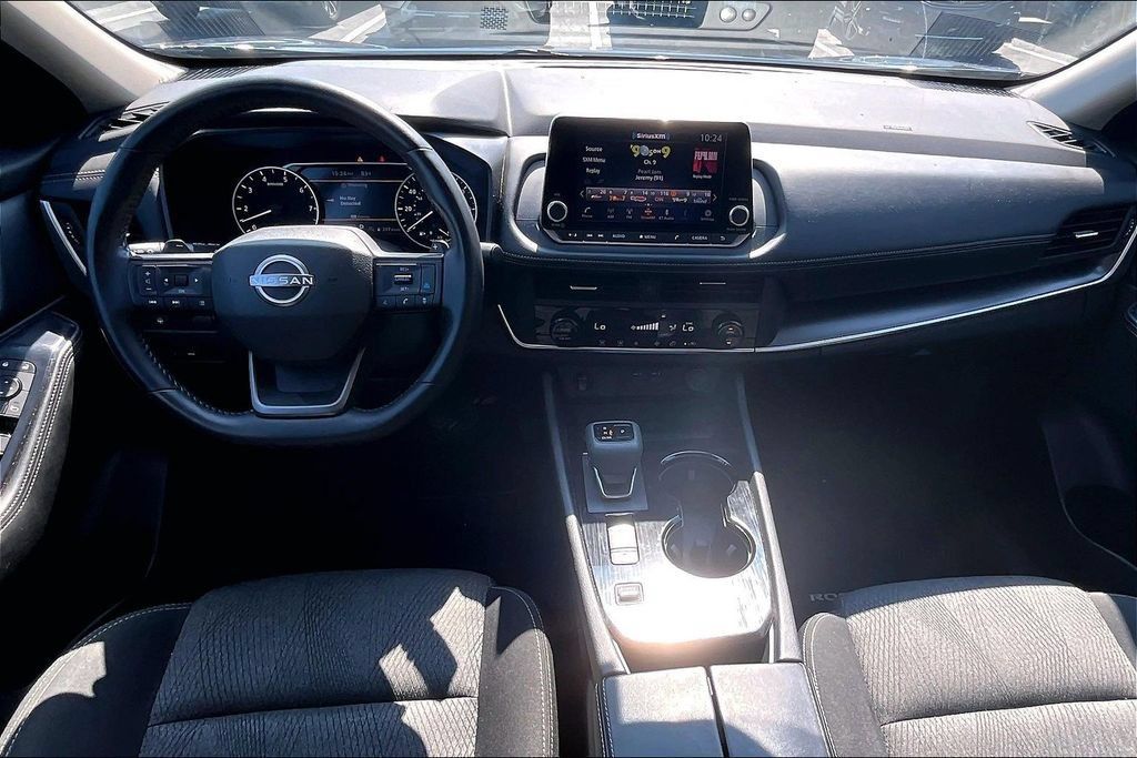 Used 2025 Nissan Rogue SV FWD image 7