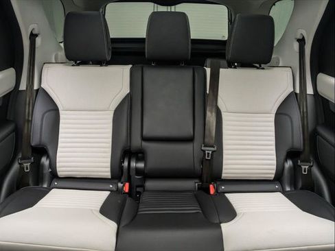New 2026 Land Rover Discovery Limited Edition AWD/4WD image 17