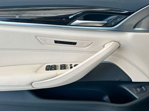 Used 2023 BMW 530i w/ Premium Package RWD image 17