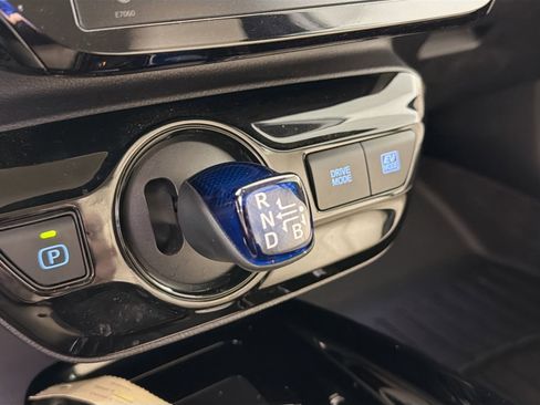Used 2022 Toyota Prius Limited image 17