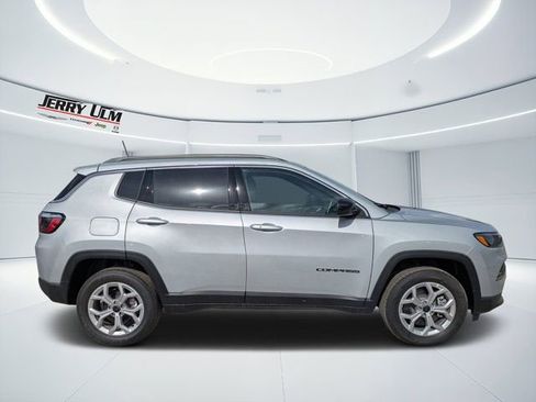 New 2026 Jeep Compass Latitude image 2
