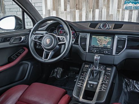 Used 2016 Porsche Macan Turbo image 16