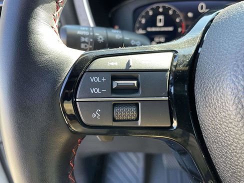 Certified 2025 Honda Pilot Black Edition image 17