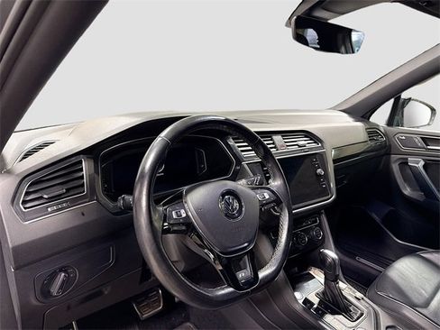 Used 2021 Volkswagen Tiguan SEL Premium R-Line image 11
