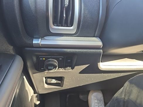 Used 2025 Ford Expedition Active image 23