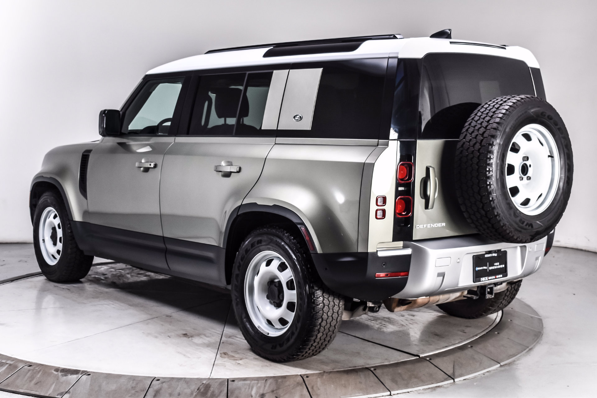 Used 2024 Land Rover Defender 110 S AWD/4WD image 3