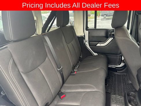 Used 2017 Jeep Wrangler Unlimited Sahara w/ Connectivity Group AWD/4WD image 9