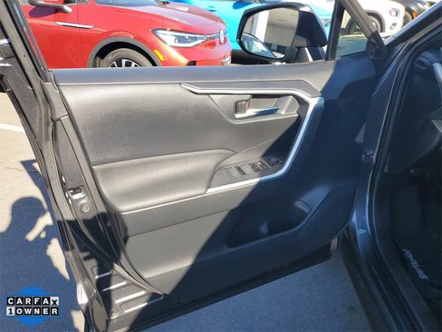 Used 2022 Toyota RAV4 SE image 21