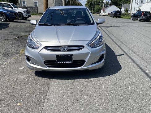 Used 2017 Hyundai Accent SE FWD image 2