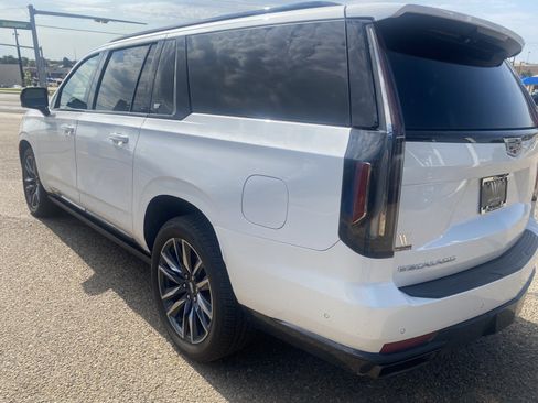 Used 2023 Cadillac Escalade ESV Sport Platinum AWD/4WD image 6