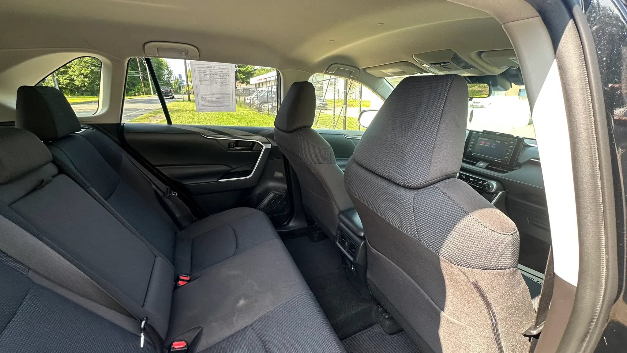 Used 2020 Toyota RAV4 LE AWD/4WD image 29